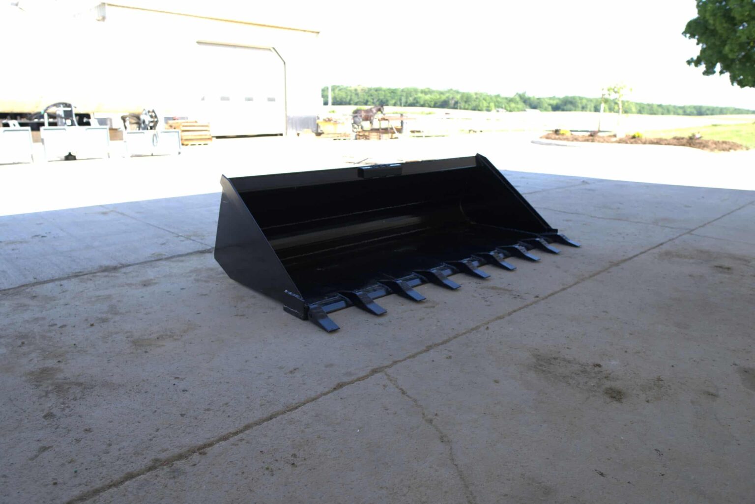 New to Farming? Here’s What You Need to Know About Skid Steer Buckets