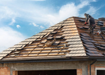 How to Decide Between Repairing or Replacing Your Roof