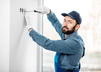 4 Signs You May Need to Call an Emergency Electrician to Your Home